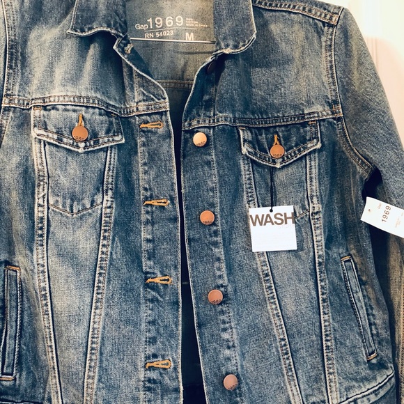 GAP Denim Jacket NWT Timeless Classic Style GORGEOUS Color Super Flattering😊 - Picture 4 of 8